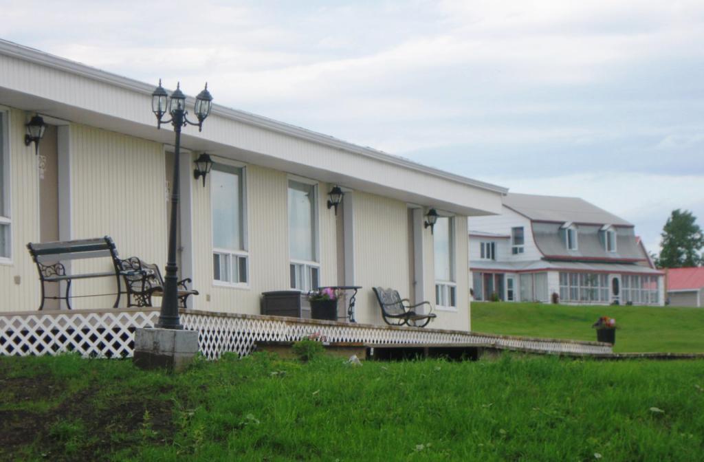 Motel De La Pointe Aux Bouleaux Baie-Sainte-Catherine Exterior foto