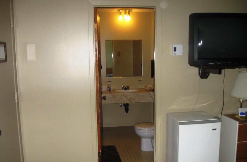 Motel De La Pointe Aux Bouleaux Baie-Sainte-Catherine Cameră foto